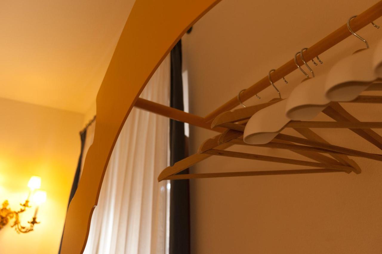 Palazzo Benucci Bed & Breakfast Сан Джиминяно Екстериор снимка