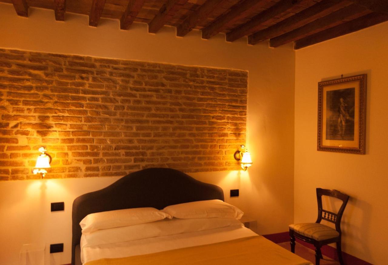 Palazzo Benucci Bed & Breakfast Сан Джиминяно Екстериор снимка