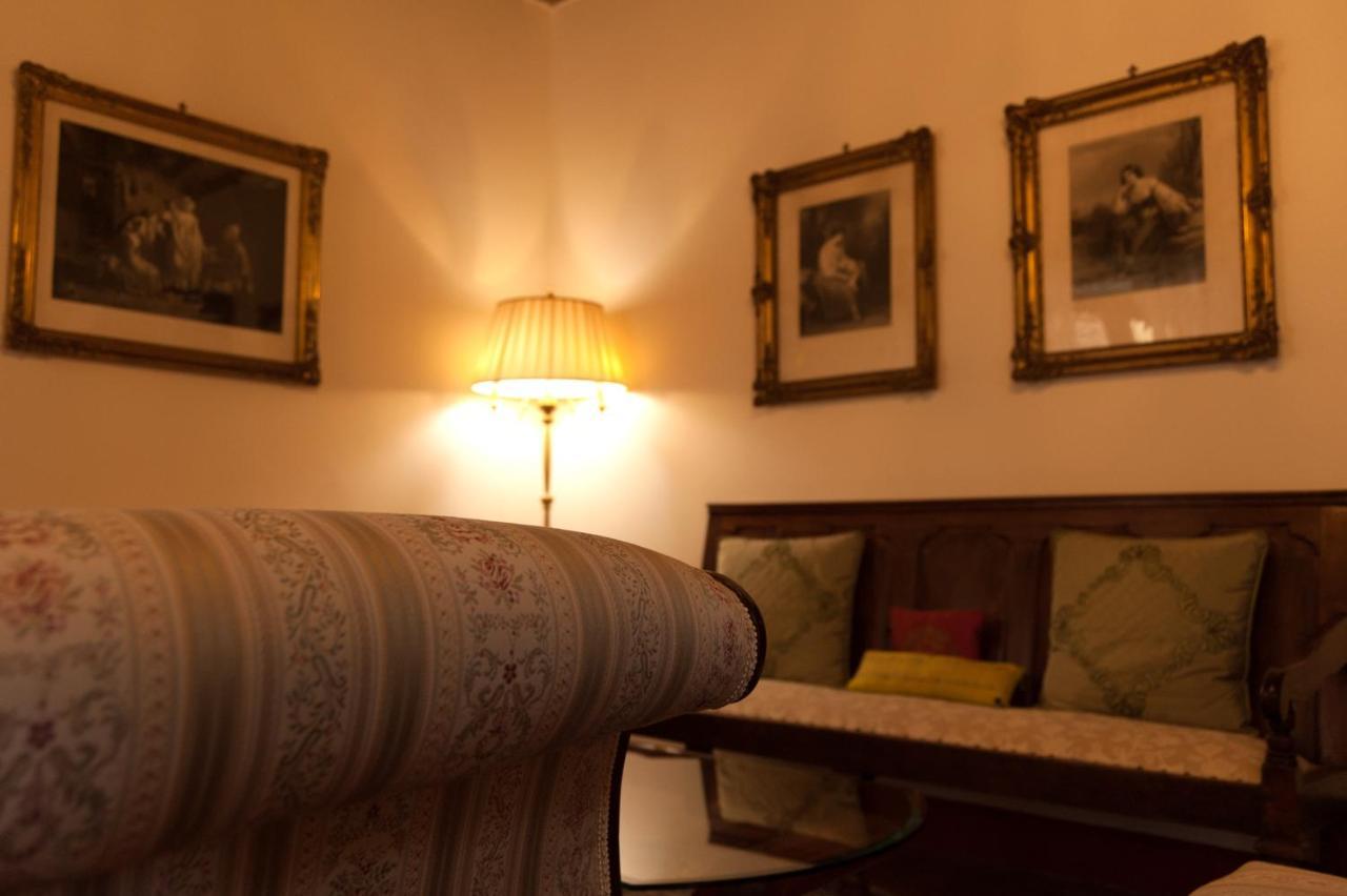 Palazzo Benucci Bed & Breakfast Сан Джиминяно Екстериор снимка