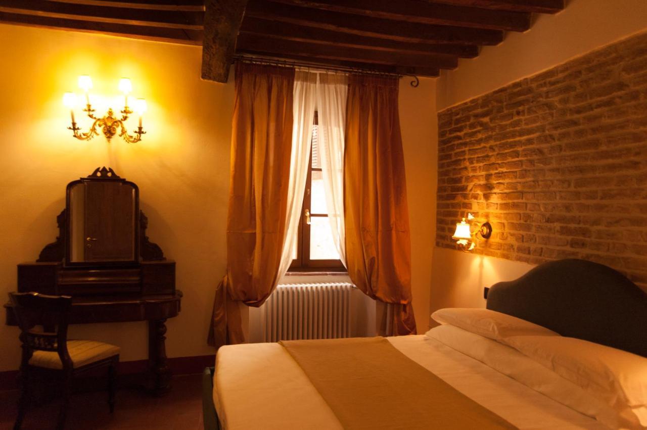 Palazzo Benucci Bed & Breakfast Сан Джиминяно Екстериор снимка